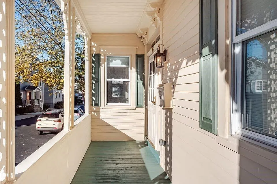 4 bed, 2000 sqft, $6,000 — Photo 2