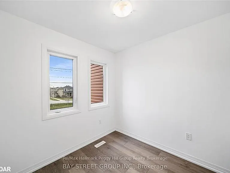 27 Fairlane Ave — Photo 9