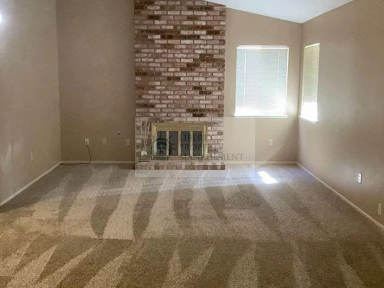 3117 Harbor Dr — Photo 2