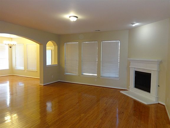 5th image of 1345 Gatewood Dr