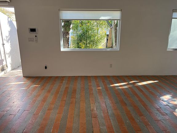 4th image of 3141 S Durango Ave