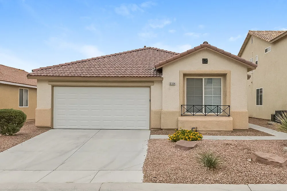 4 bed, 2.0 bath, 1720 sqft, $2,245 — Photo 1