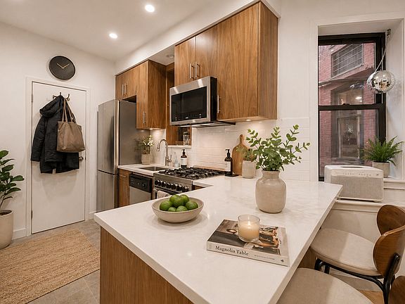 4th image of 122 Ludlow St APT 3B