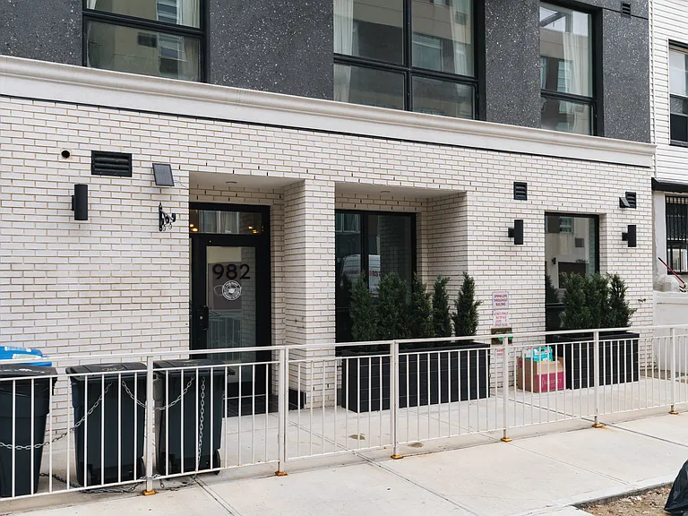 982 Willoughby Ave #1A — Photo 18