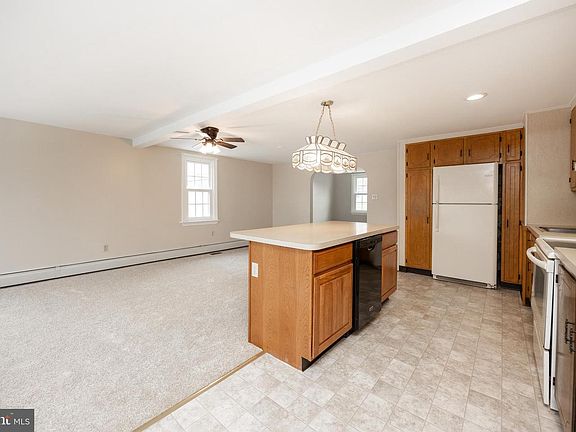 3rd image of 933 Forty Foot Rd