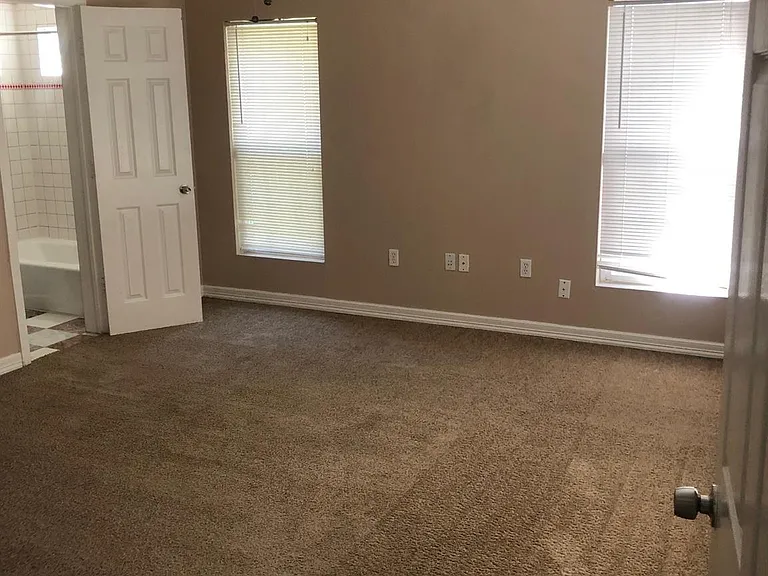 4122 Drake St #1/2 — Photo 29