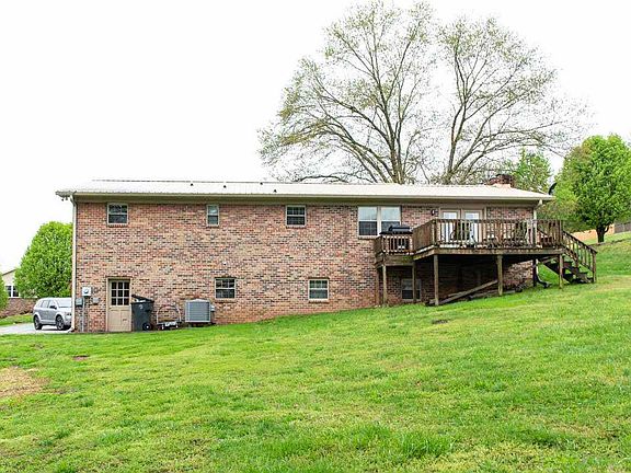 5th image of 2180 Essex Ln
