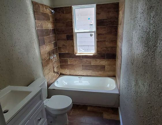 4th image of 3425 N Leland Ave
