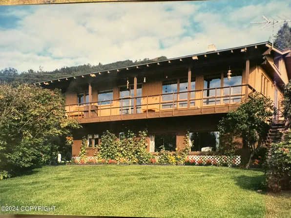 59210 Newman Ct, Homer, AK 99603