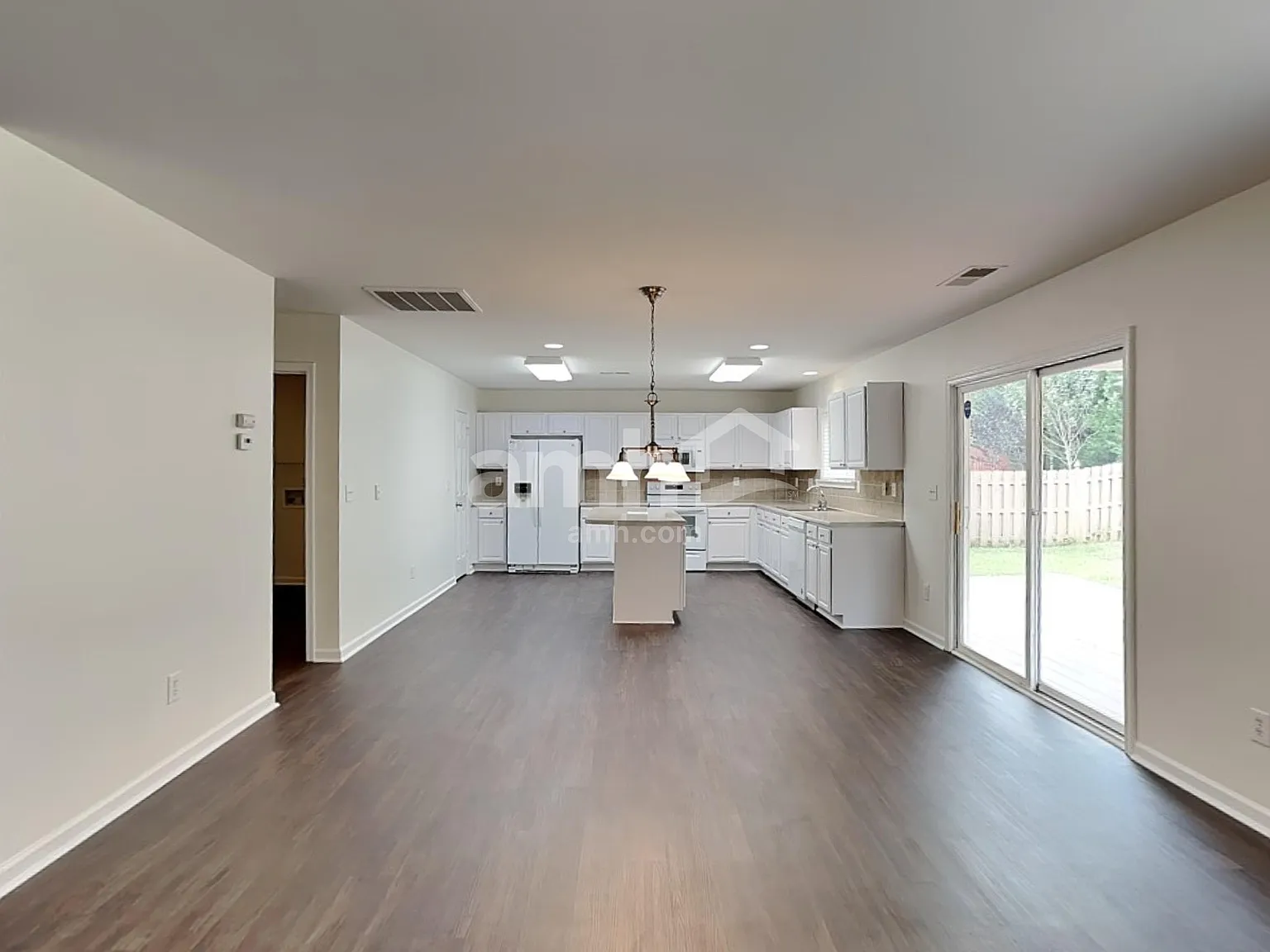 3 bed, 2.5 bath, 2911 sqft, $2,705 — Photo 4