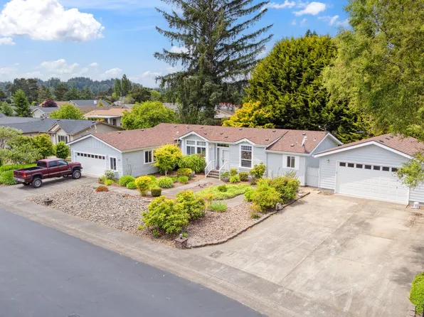 221 Lakeland Dr, Lakeside, OR 97449