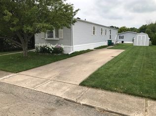 913 Pembrooke Ln, Dekalb, IL 60115