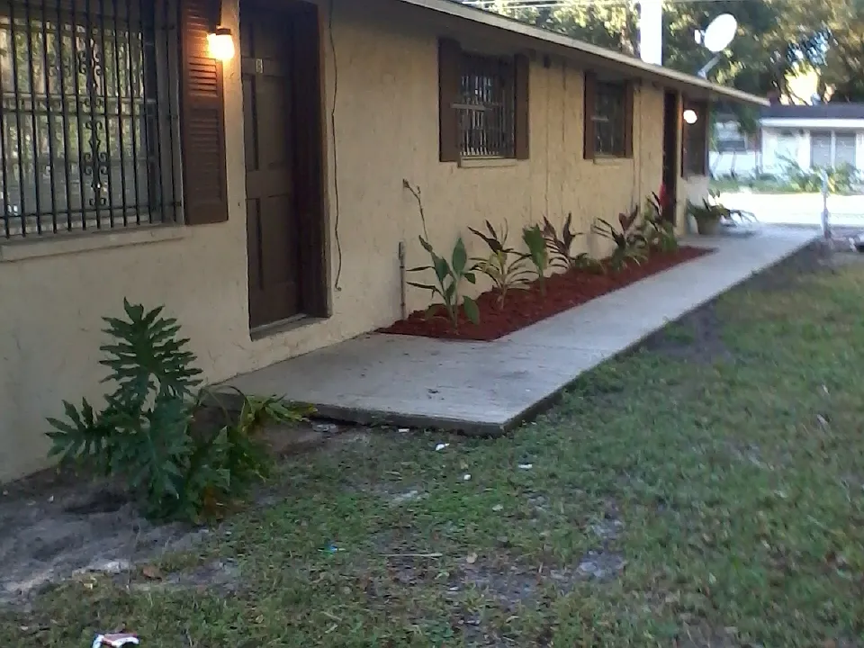 1215 E Bougainvillea Ave