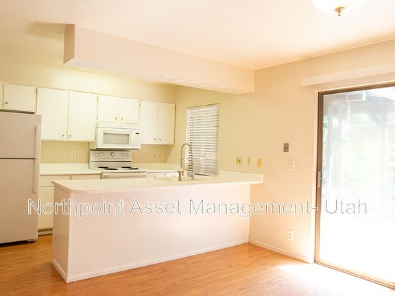 3rd image of 3465 S Highland Dr #B