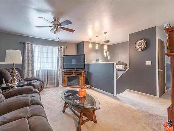 3rd image of 708 Golden Arrow Ct