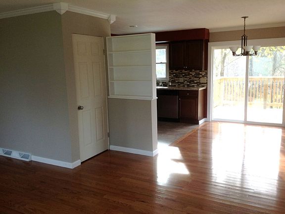 3rd image of 20 Woodland Ave