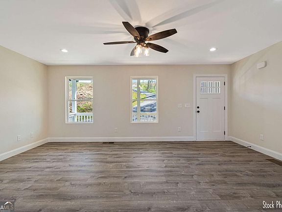 5th image of 350 Grand Oak Ln