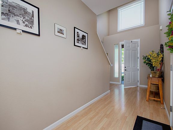 4th image of 2747 N Holladay Dr