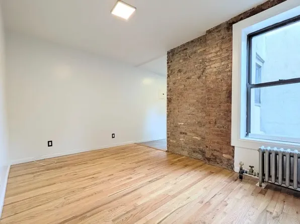 339 Bedford Avenue image 1 of 11