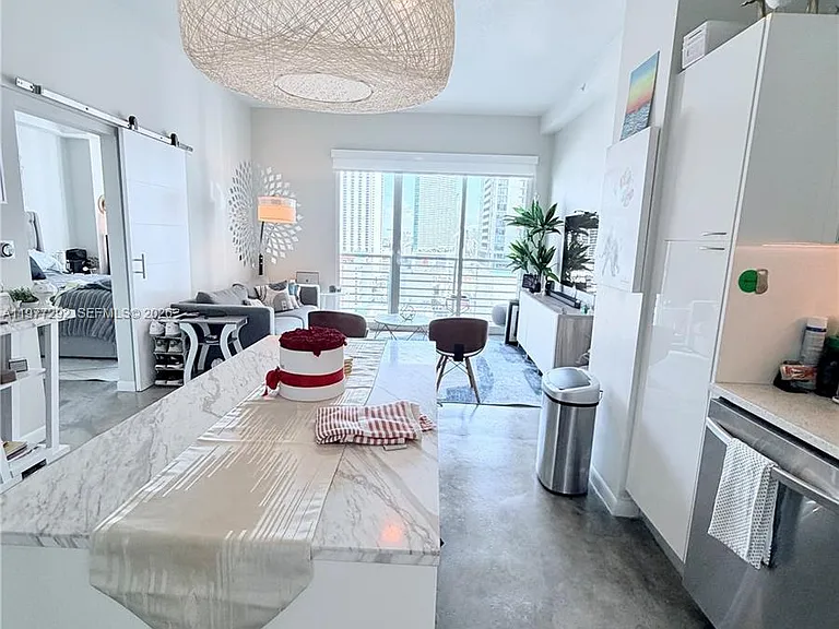131 SE 2nd Ave #2 — Photo 11