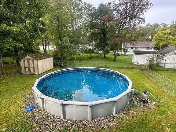 2nd image of 865 Landsdowne Ave NW