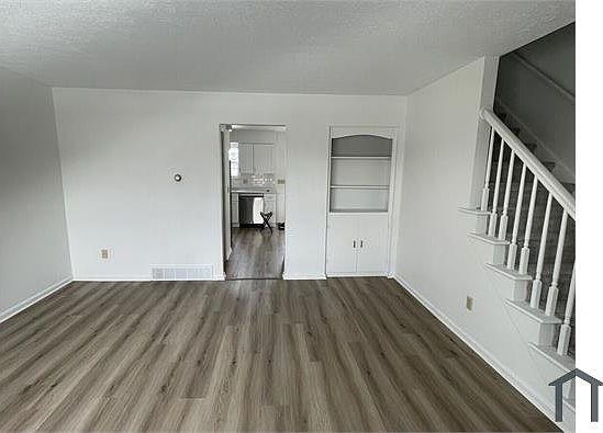 2nd image of 4865 Nugent Dr