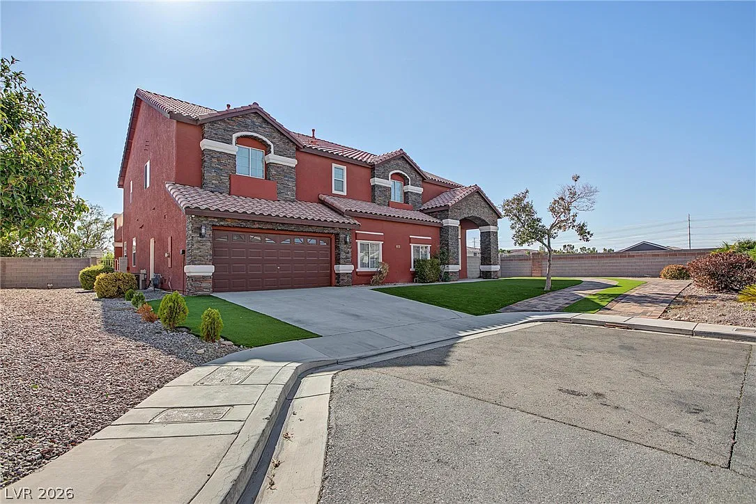 5 bed, 4.5 bath, 4258 sqft, $4,000 — Photo 2