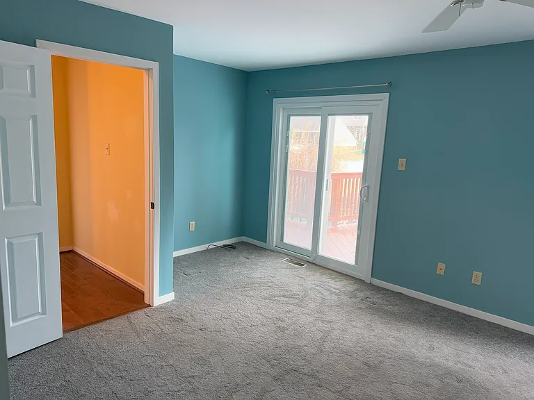 Master bedroom w/ entrance to deck