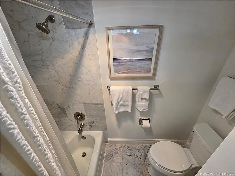 316 NE Edgewater Dr — Photo 21