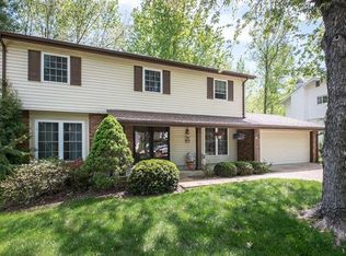 15274 Springrun Dr, Chesterfield, MO 63017