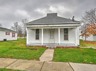407 S Saint John St, Bethany, IL 61914