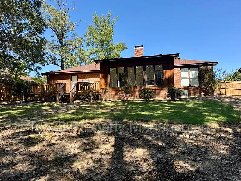 3 bed, 2.0 bath, 2100 sqft, $2,000 — Photo 3