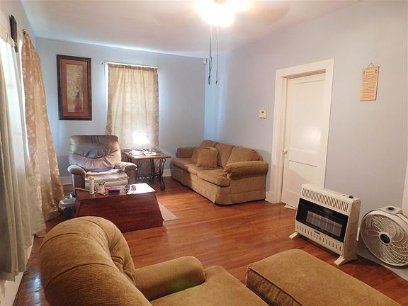 3rd image of 83 Carrie St