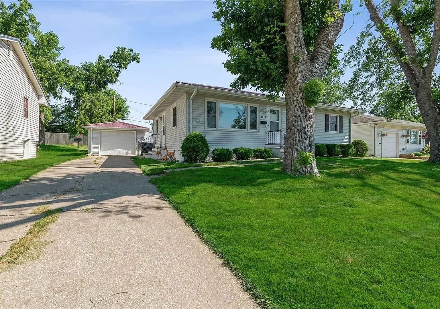 1632 47th St NE Cedar Rapids, IA — Photo 2