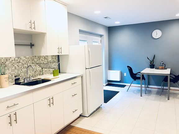 5th image of 3269 Kinross Cir