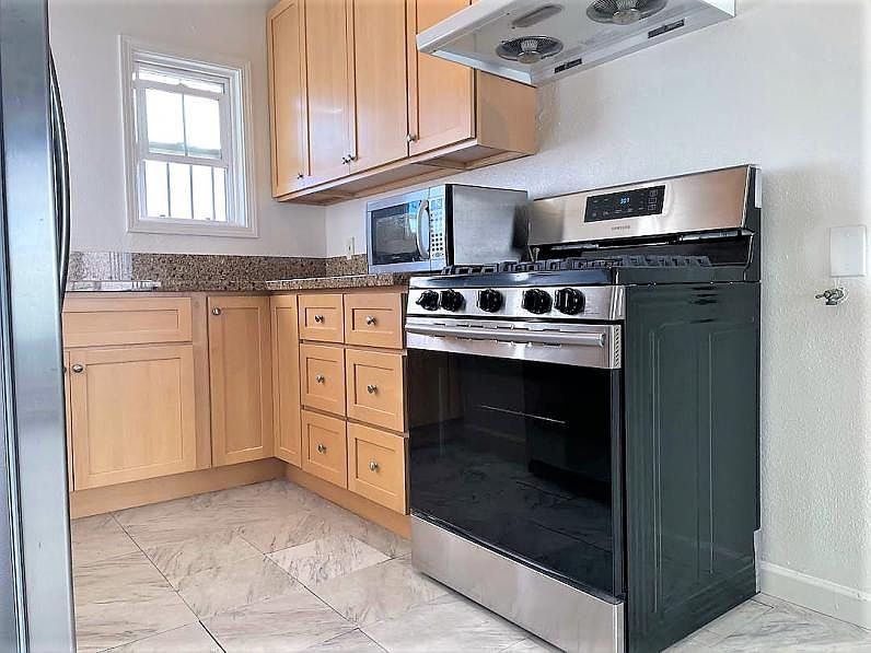 1st image of 402 Bissell Ave #0