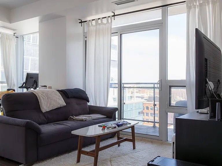 460 Adelaide St E #1611 — Photo 7