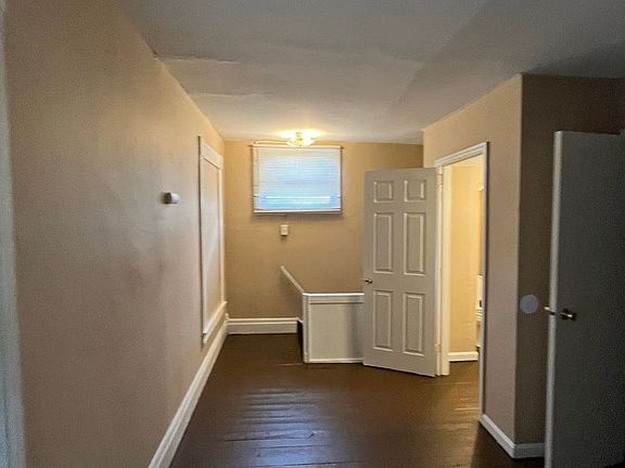 5th image of 722 East Ave