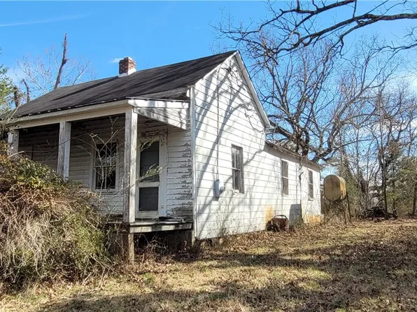 8364 Bridgeport Rd, Arvonia, VA 23004