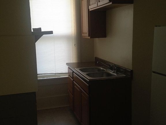 3rd image of 49 W Brown St