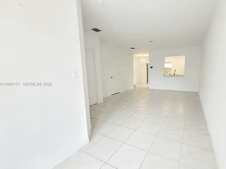 541 NE 4th Ln — Photo 18