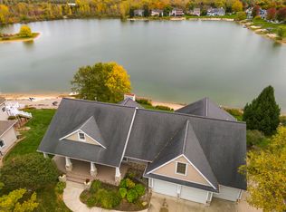 8886 Stonepoint Ct, Jenison, MI 49428