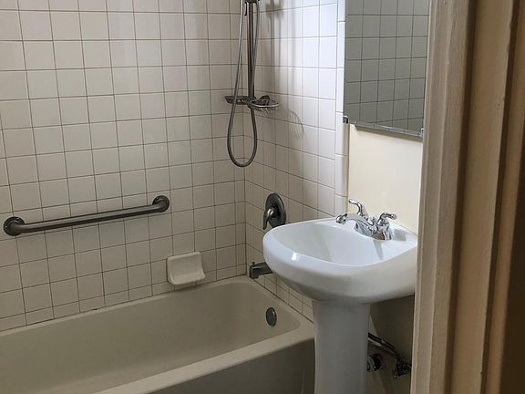 3rd image of 626 F Ave