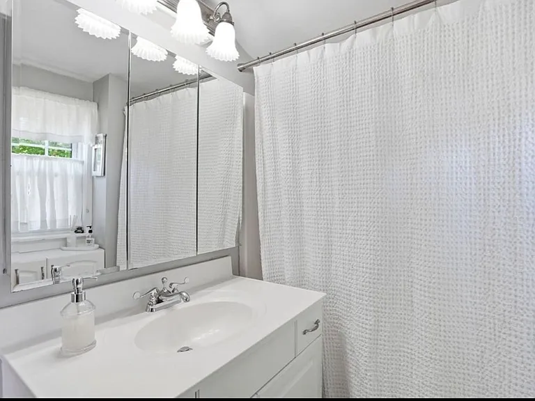 25 Linwood St #A — Photo 7