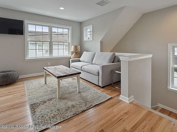 2nd image of 431 Woodland Ln