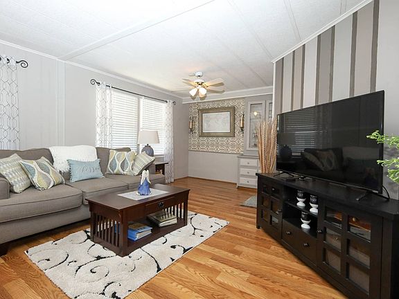 5th image of 374 Casa Grande Ct