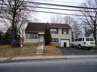 132 Magnolia Rd, Iselin, NJ 08830