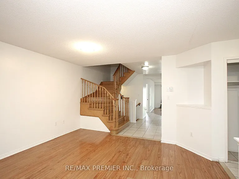 205 Equator Cres — Photo 4
