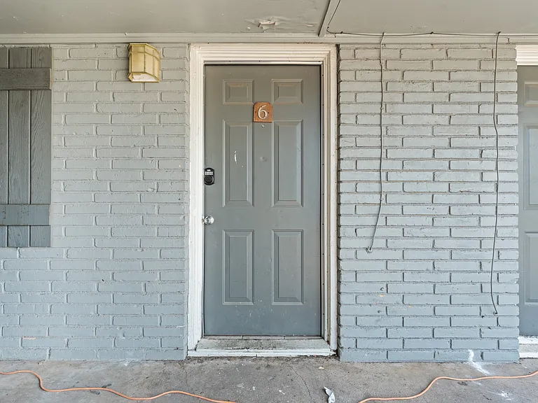 500 E Craven Ave #6 — Photo 9