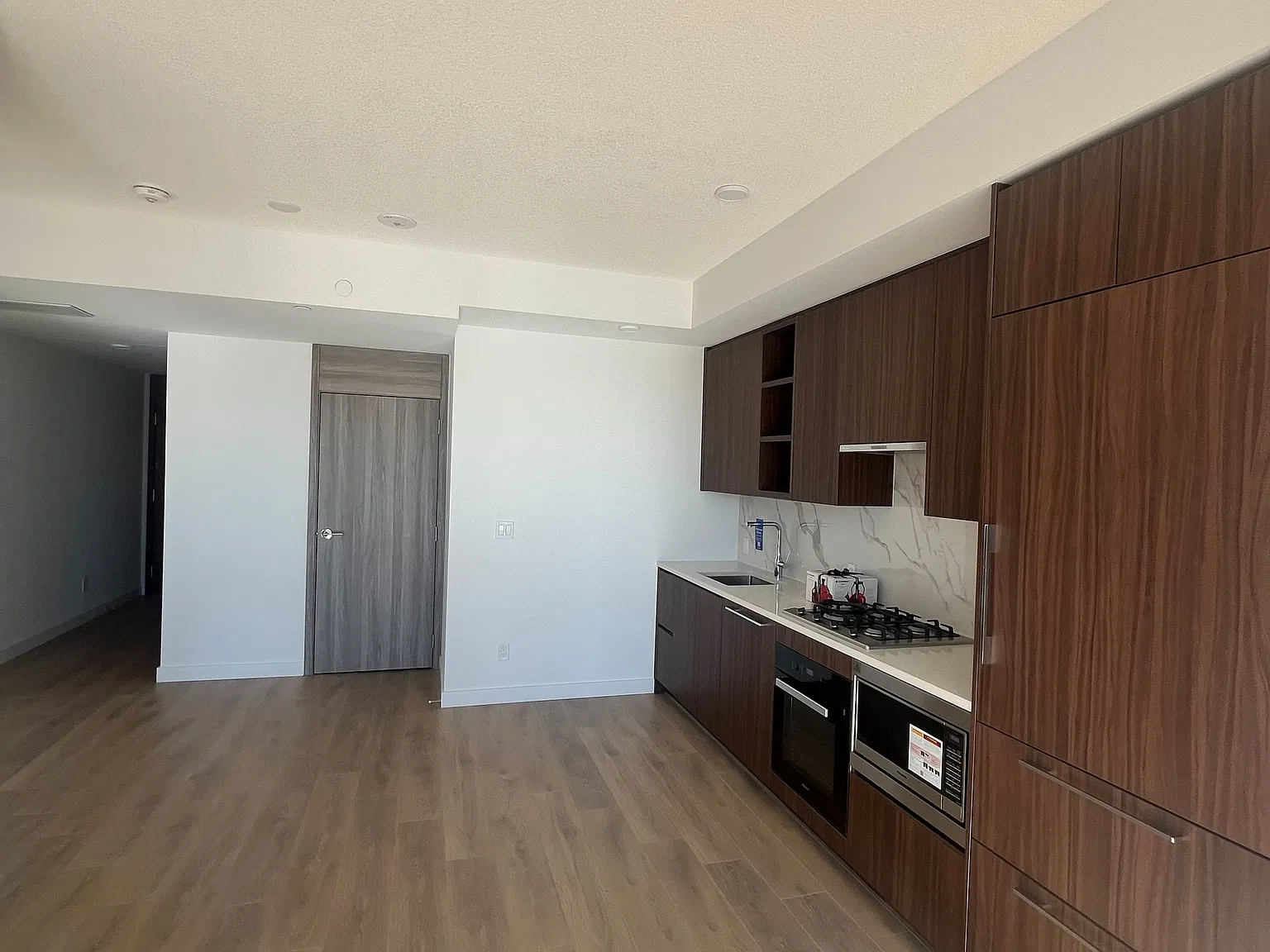2 bed, $3,000 — Photo 3
